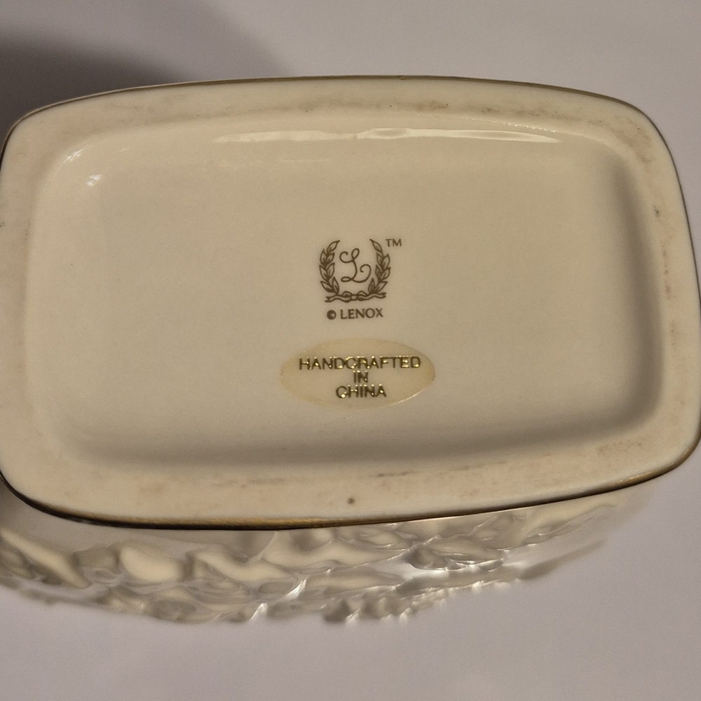 Lenox Ivory and Gold Floral Ceramic Vase - Picture 5 of 6